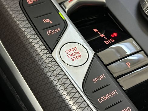 Used 2026 BMW 330i Sedan w/ Premium Package image 28