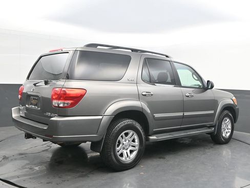 Used 2005 Toyota Sequoia SR5 image 7