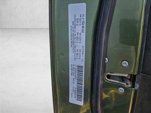 Used 2018 Dodge Charger SXT w/ Blacktop Package image 17