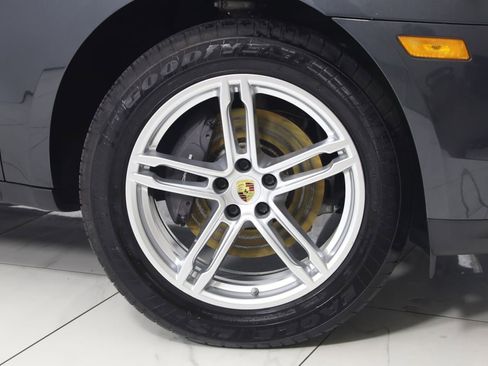 Used 2019 Porsche Macan AWD/4WD image 16