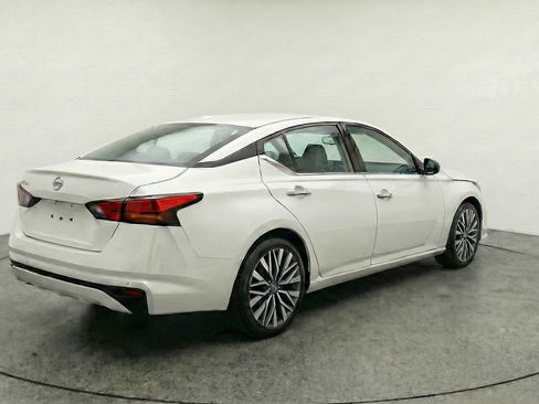 Used 2025 Nissan Altima 2.5 SV image 9