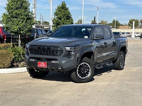 Used 2024 Toyota Tacoma TRD Off-Road image 2