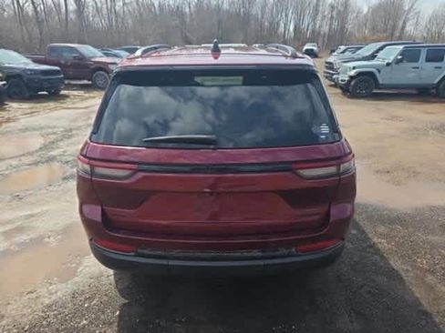 Used 2023 Jeep Grand Cherokee Limited w/ Black Appearance Package image 6