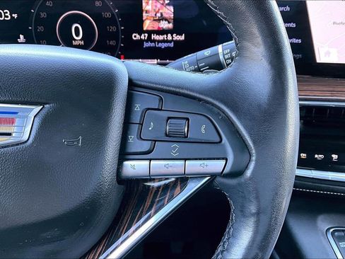 Used 2021 Cadillac Escalade Premium Luxury AWD/4WD image 12