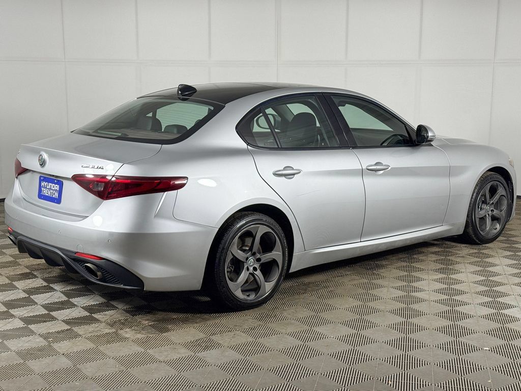 Used 2018 Alfa Romeo Giulia AWD image 10