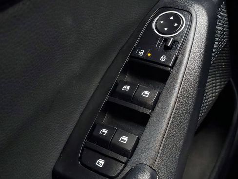 Used 2025 Kia Seltos S FWD image 18