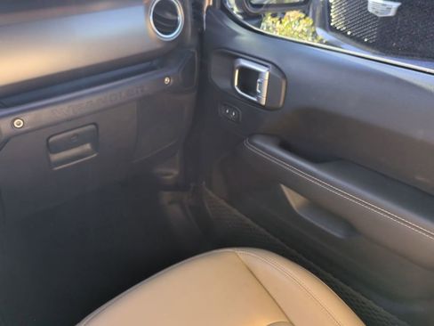 Used 2018 Jeep Wrangler Unlimited Rubicon image 19