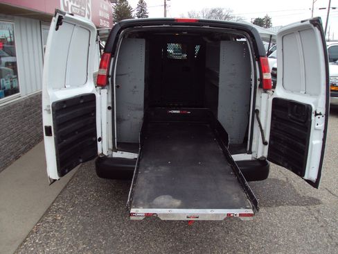 Used 2014 Chevrolet Express 1500 AWD image 9
