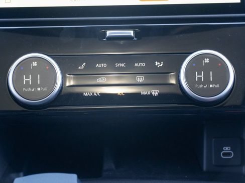 Certified 2025 Land Rover Discovery Dynamic SE AWD/4WD image 18