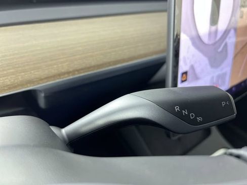 Used 2024 Tesla Model Y 2WD image 16