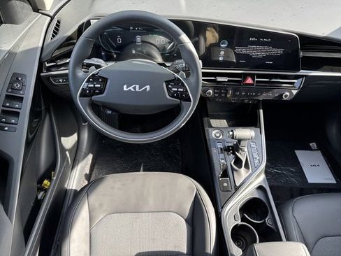 New 2026 Kia Niro EX FWD image 15