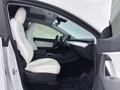 Used 2021 Tesla Model Y Long Range image 25