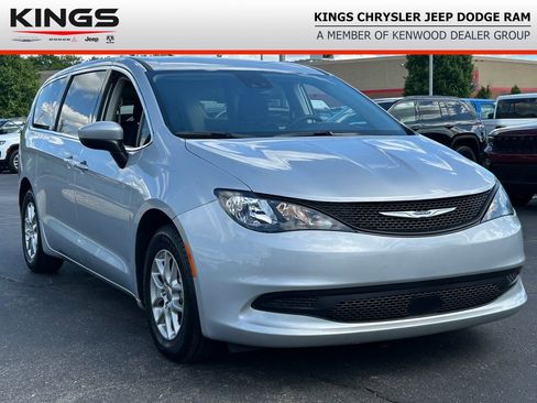 Used 2023 Chrysler Voyager LX FWD image 1
