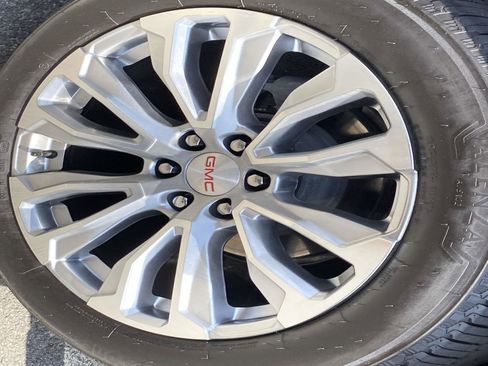 Used 2024 GMC Yukon XL Denali w/ Denali Reserve Package image 32