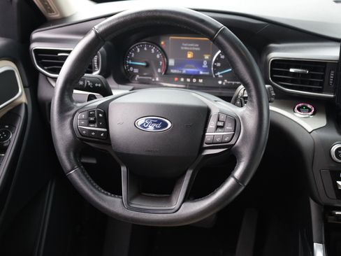 Used 2020 Ford Explorer XLT w/ Equipment Group 202A AWD/4WD image 8
