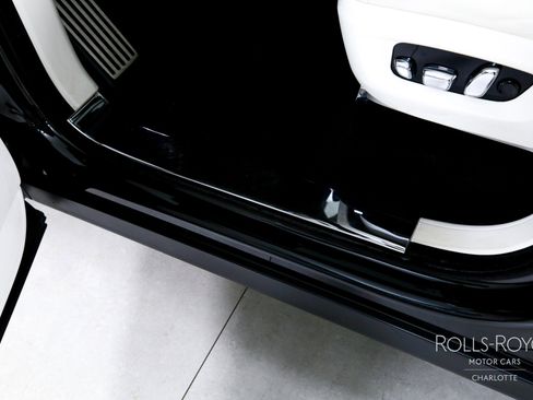 Used 2022 Rolls-Royce Cullinan image 16