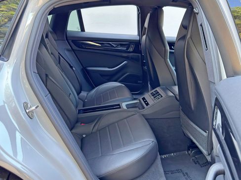 Used 2025 Porsche Panamera image 47