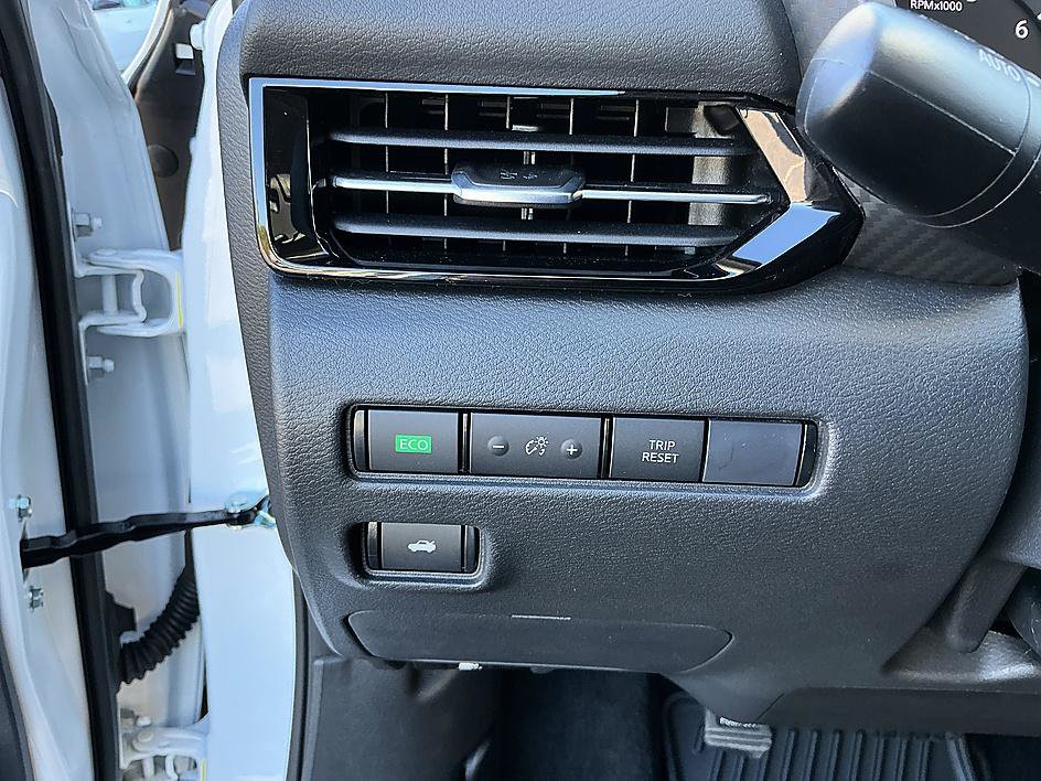 Certified 2025 Nissan Sentra SR w/ SR Premium Package FWD image 13