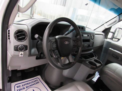 Used 2024 Ford E-350 and Econoline 350 Super Duty w/ Power Windows & Locks Group image 35