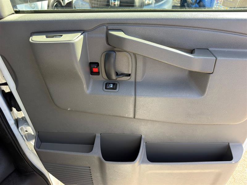 Used 2017 GMC Savana 2500 RWD image 18