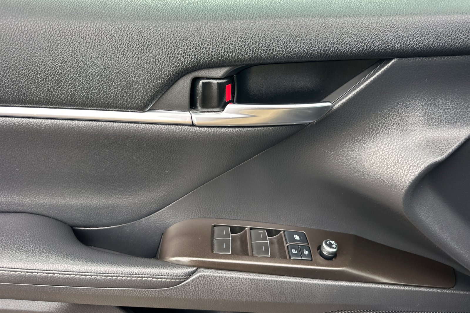 Used 2021 Toyota Camry XSE w/ Navigation Package FWD image 11