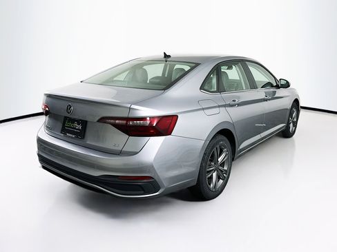 Used 2024 Volkswagen Jetta SE image 9