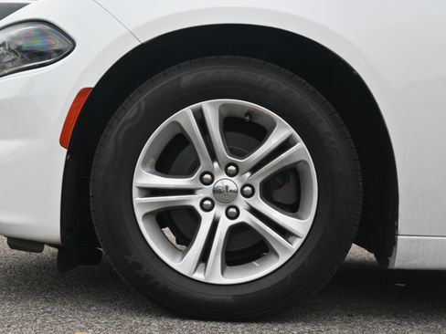 Used 2019 Dodge Charger SXT w/ Driver Confidence Group RWD image 13