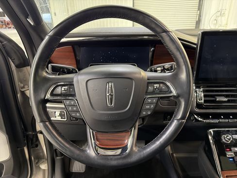 Used 2023 Lincoln Navigator Reserve image 17