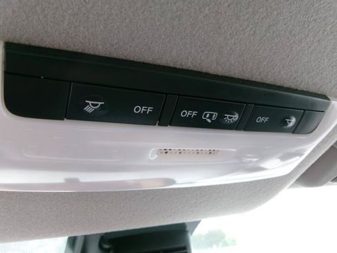 Used 2025 Nissan Versa SV FWD image 15