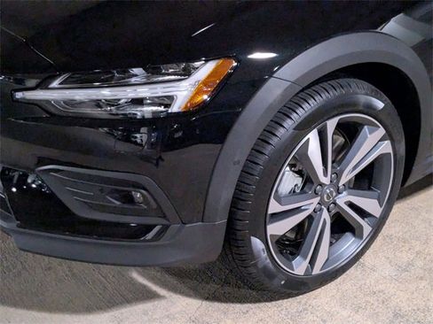 New 2026 Volvo V60 B5 Cross Country Plus w/ Climate Package image 9