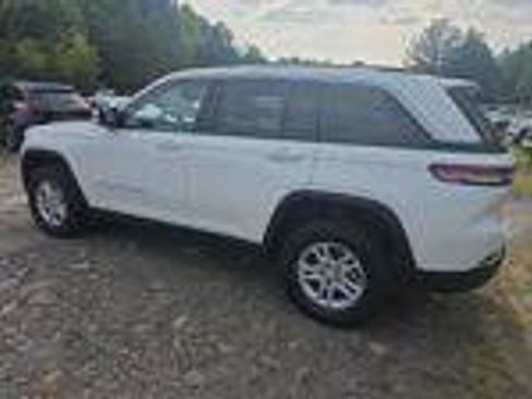 Used 2023 Jeep Grand Cherokee Laredo AWD/4WD image 6