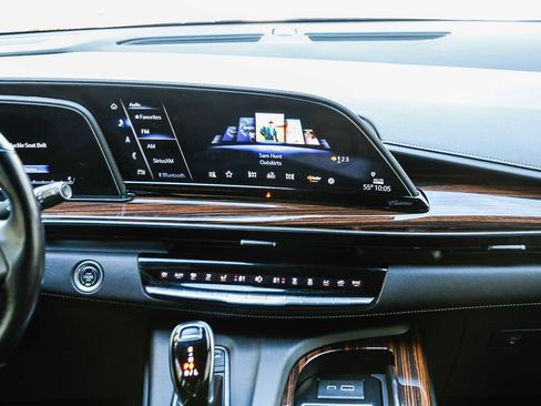 Used 2022 Cadillac Escalade ESV Luxury image 11