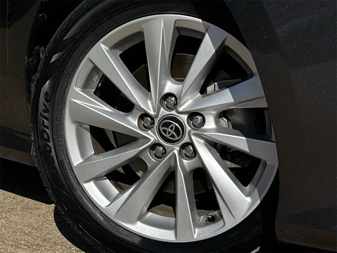 Used 2023 Toyota Camry LE image 28