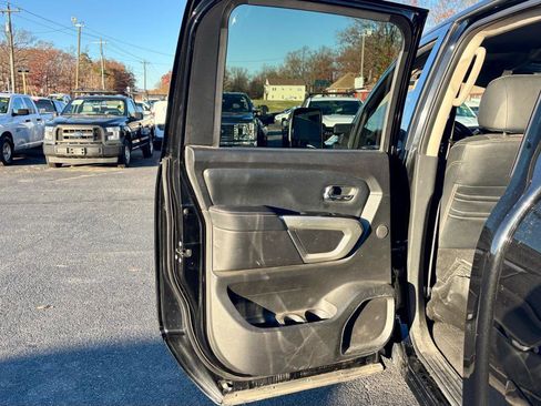 Used 2018 Nissan Titan PRO-4X w/ Pro-4x Convenience Package image 16