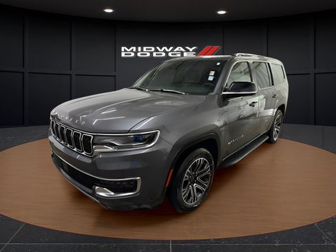 Used 2025 Jeep Wagoneer Series II AWD/4WD image 2