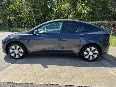 Used 2024 Tesla Model Y Long Range RWD image 15