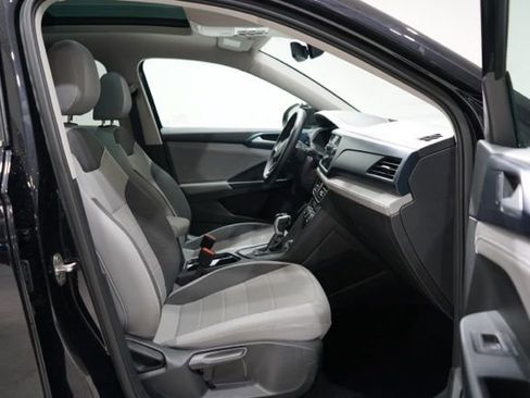 Used 2024 Volkswagen Taos SE image 36