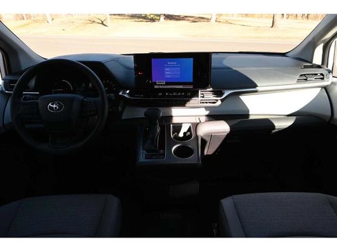 New 2025 Toyota Sienna LE image 23