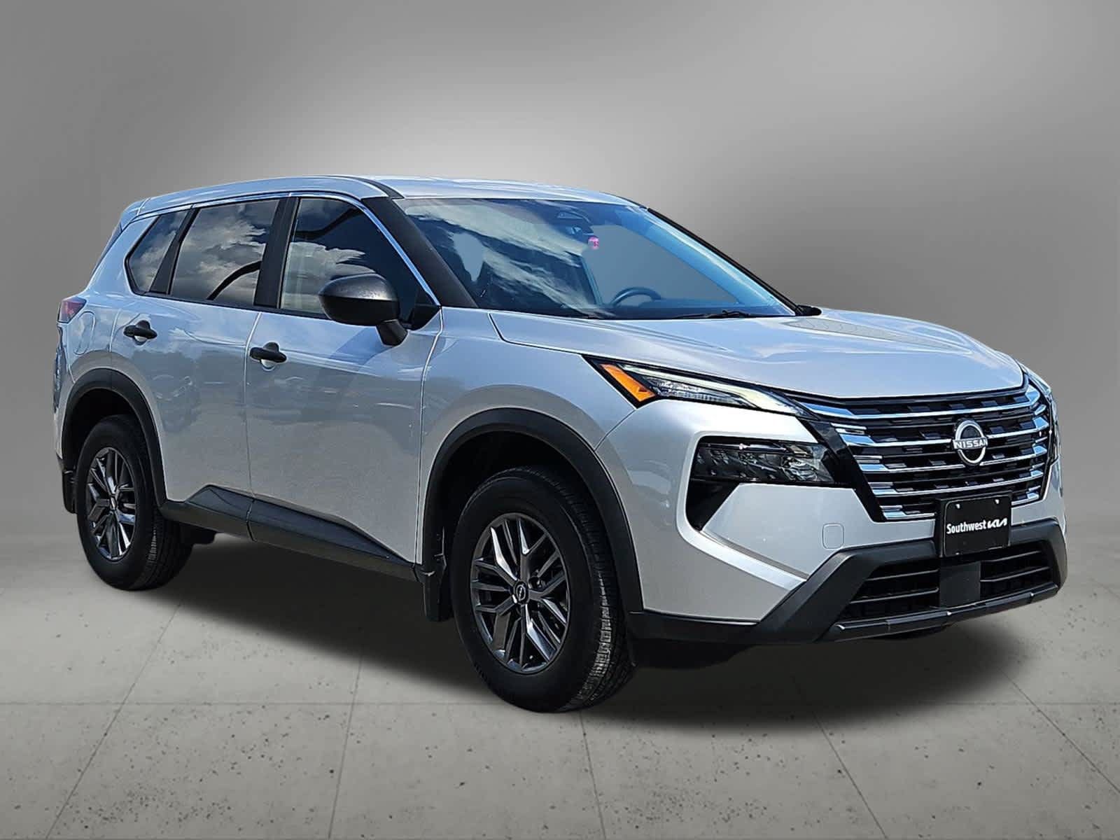 Used 2025 Nissan Rogue S FWD image 8