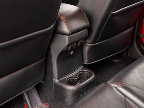 Used 2018 Jeep Wrangler Unlimited Sahara image 15