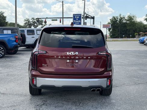 Certified 2023 Kia Telluride EX w/ EX Captain's Chair Package FWD image 6