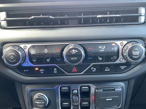 New 2025 Jeep Wrangler Unlimited Rubicon 392 image 31