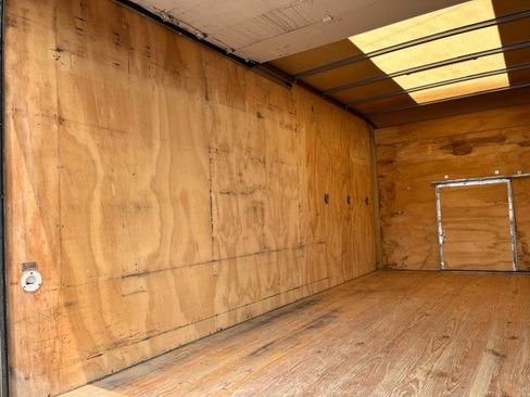 Used 2018 Chevrolet Express 3500 w/ Driver Convenience Package RWD image 15