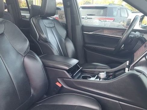 Used 2023 Jeep Grand Cherokee Overland w/ Advanced Protech Group III image 22