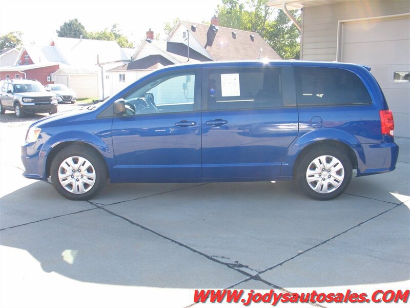 Used 2018 Dodge Grand Caravan SE w/ UConnect Hands-Free Group FWD image 26