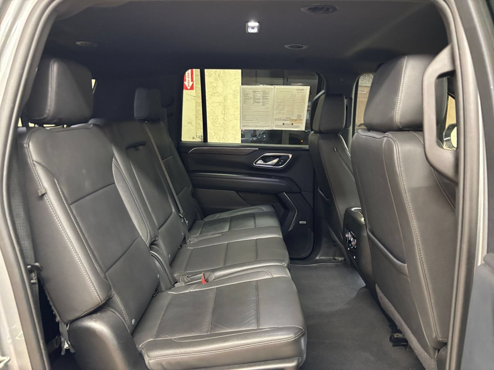 Used 2024 Chevrolet Suburban LT RWD image 27