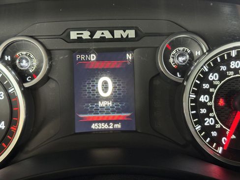Used 2024 RAM 2500 Big Horn AWD/4WD image 13