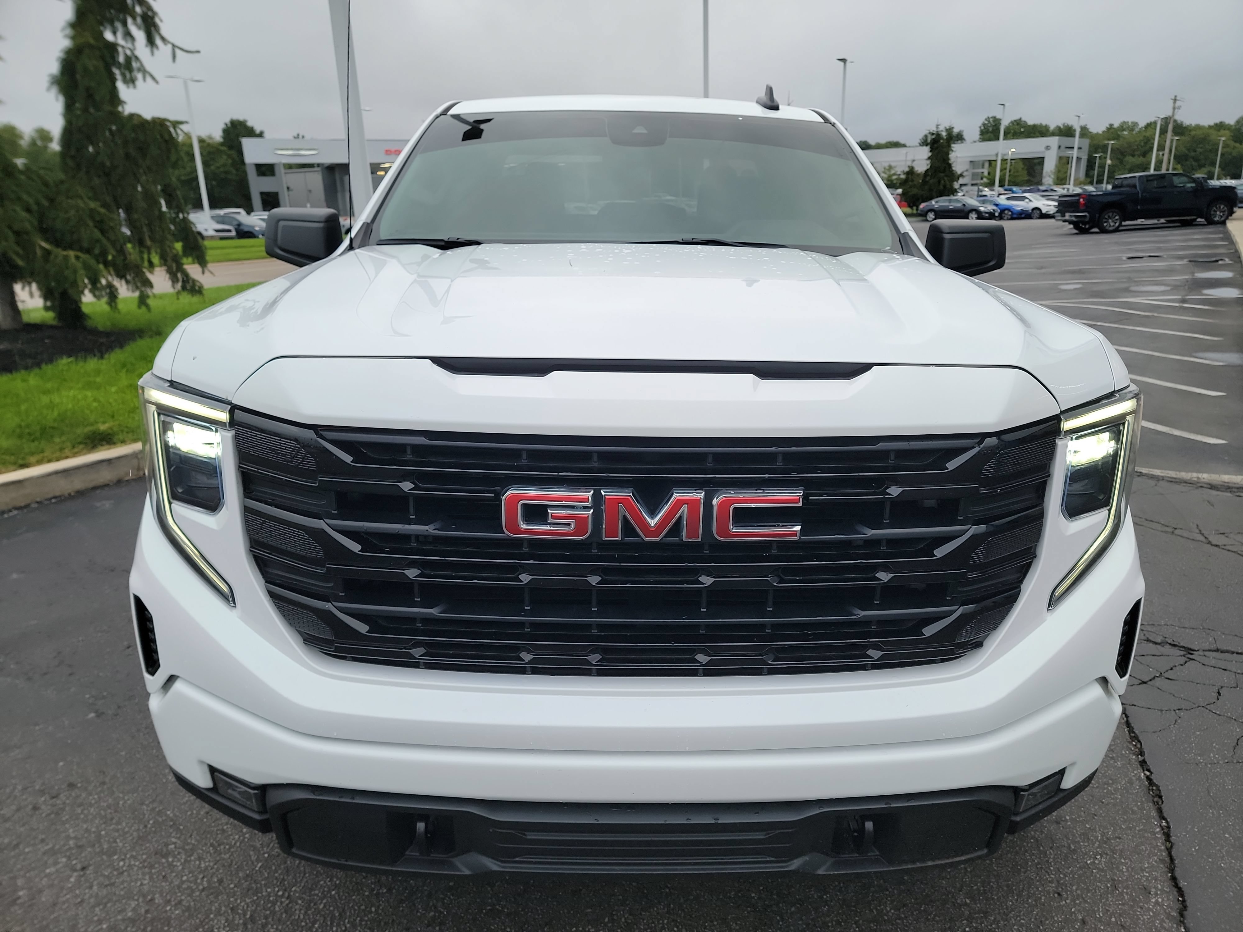 Used 2023 GMC Sierra 1500 Elevation AWD/4WD image 2