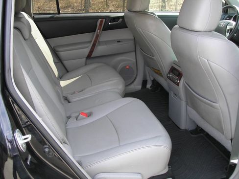 Used 2013 Toyota Highlander Limited image 7