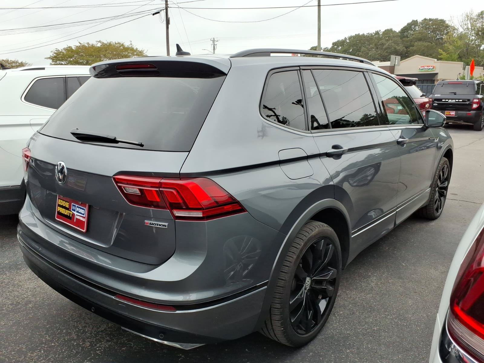 Used 2021 Volkswagen Tiguan SE R-Line AWD/4WD image 3